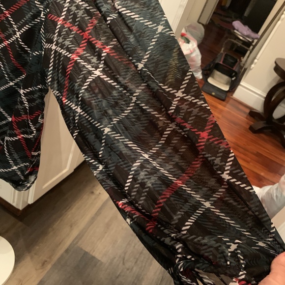 Est. 1946 sheer plaid top. Worn twice. Excelkent condition - Picture 5 of 5